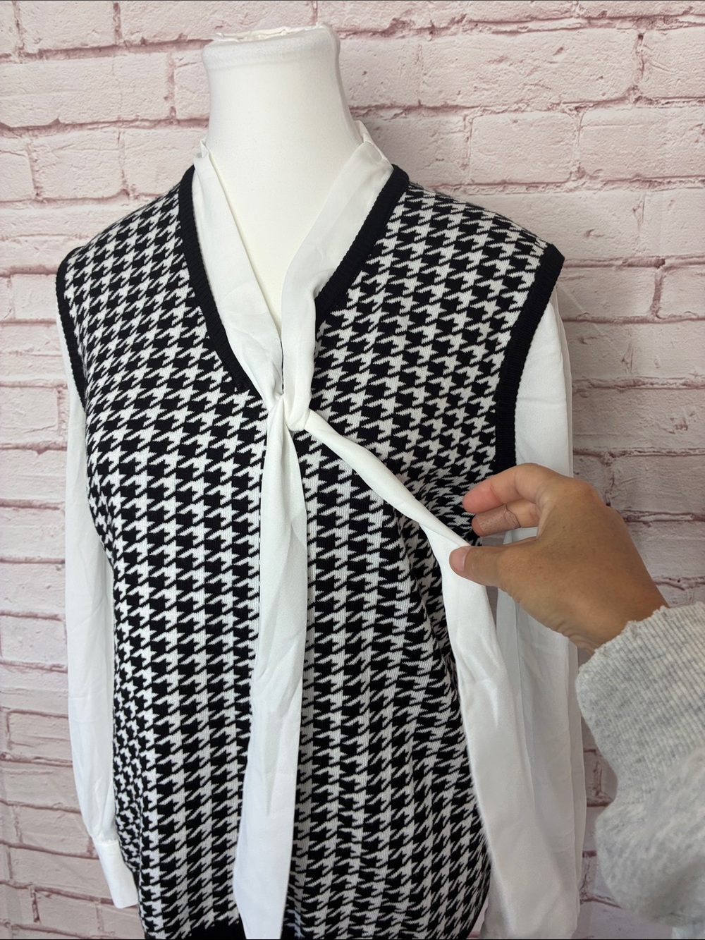 Adrianna Papell Houndstooth Sweater Vest Blouse Combo Like New Medium - Picture 3 of 10